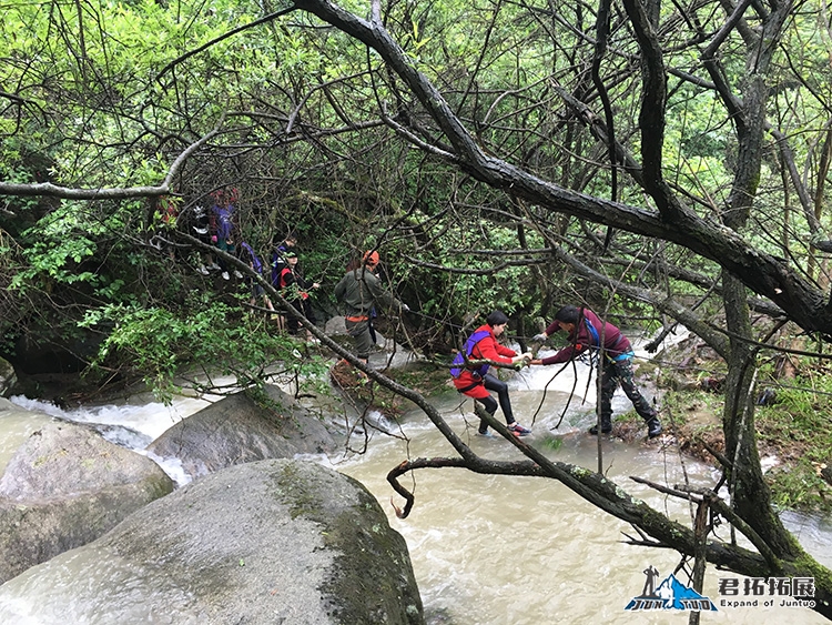 赫基商貿(mào)服飾藥王谷穿越戶(hù)外體驗(yàn)